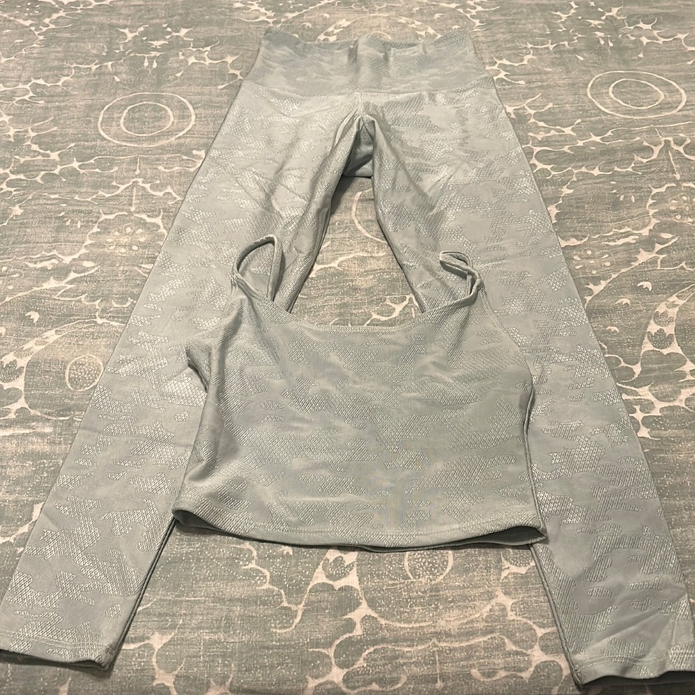 Onzie Jacquard midi set EUC. Size S/M top and leggings.